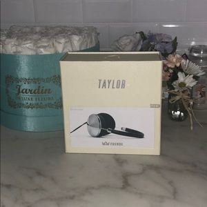 Friends Taylor Headphones in silver and black
